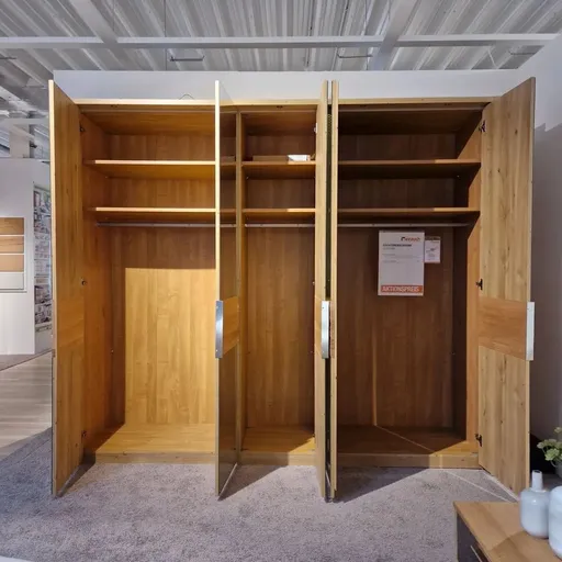 Drehtürenkleiderschrank